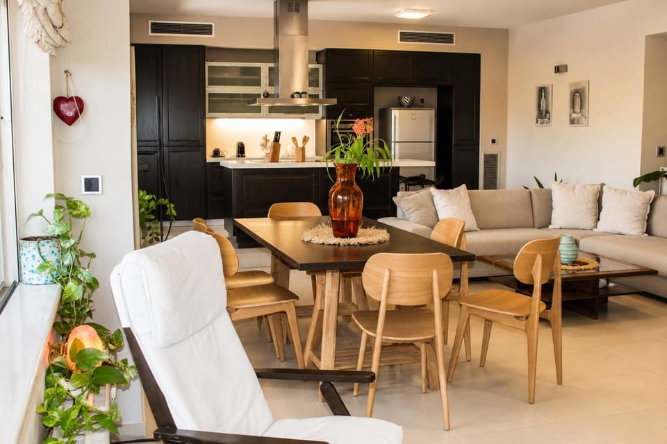 Living room, Dining area