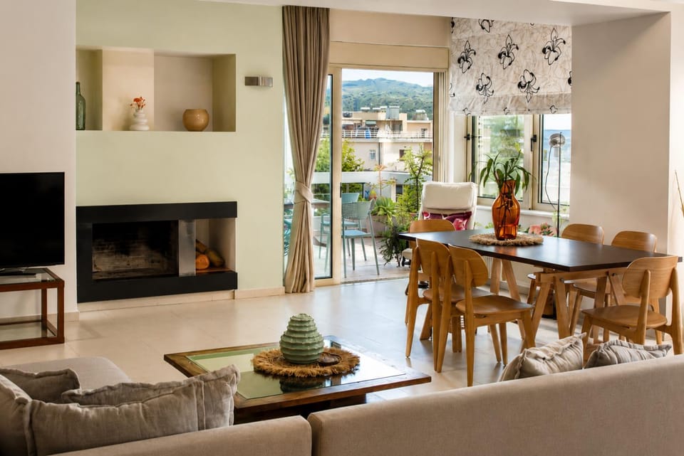 Seating area, Dining area, Mountain view
