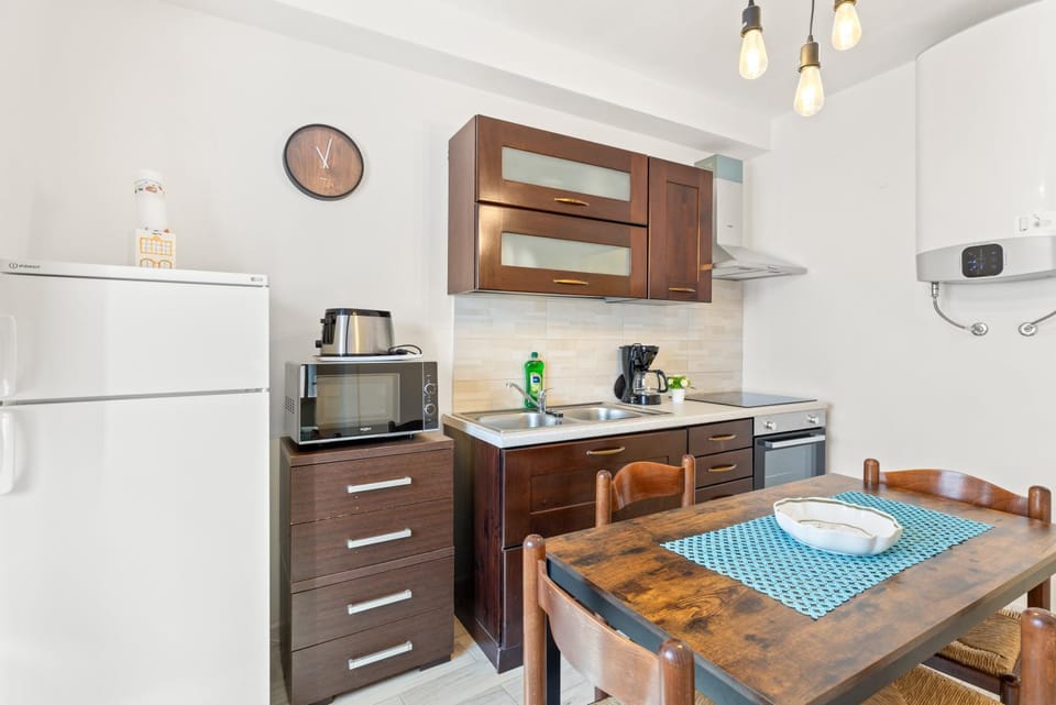 Kitchen or kitchenette, Living room