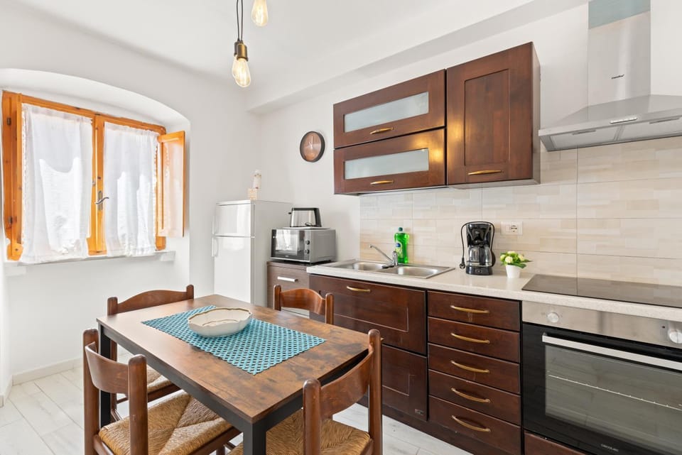 Property building, Kitchen or kitchenette, Living room