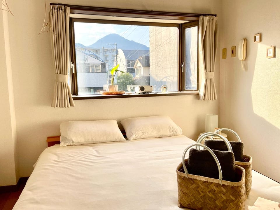 Bed, Bedroom, Mountain view
