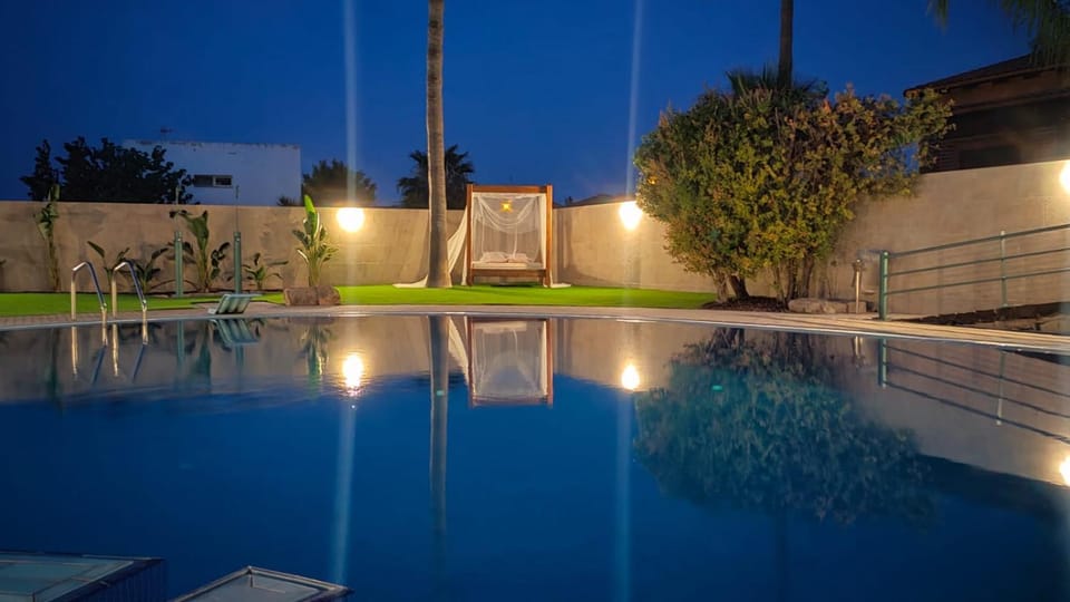 Night, Garden, Garden view, Pool view, Swimming pool, Swimming pool, sunbed
