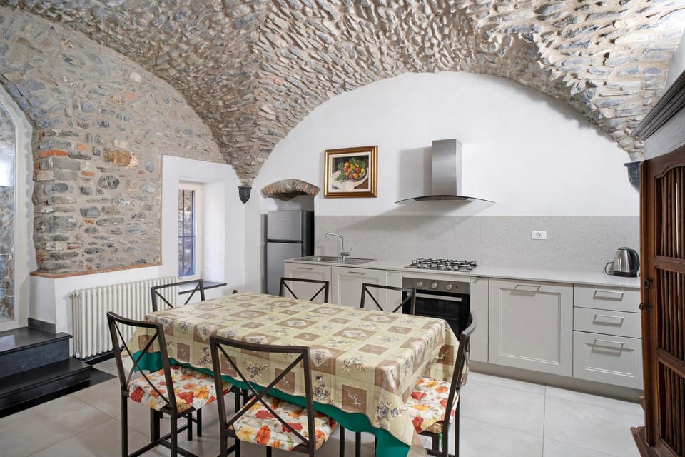 Property building, Kitchen or kitchenette, Living room