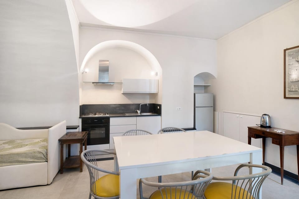 Property building, Kitchen or kitchenette, Living room