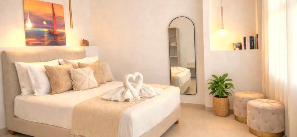 Bed, Photo of the whole room, Bedroom, towels
