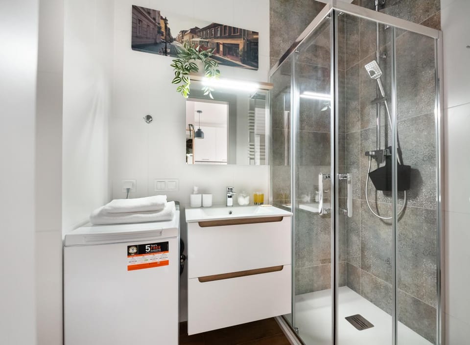 Shower, Bathroom, towels