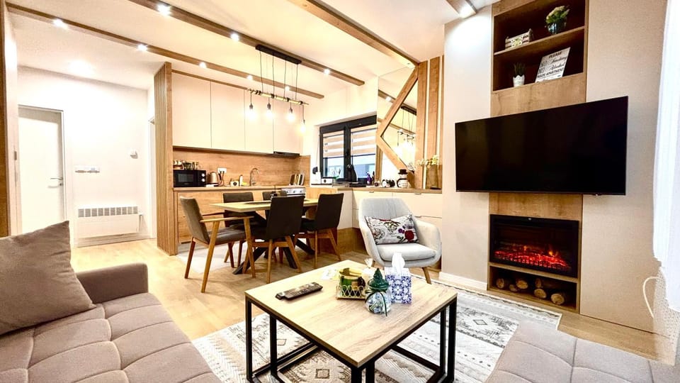 TV and multimedia, Kitchen or kitchenette, Living room, Seating area, Dining area