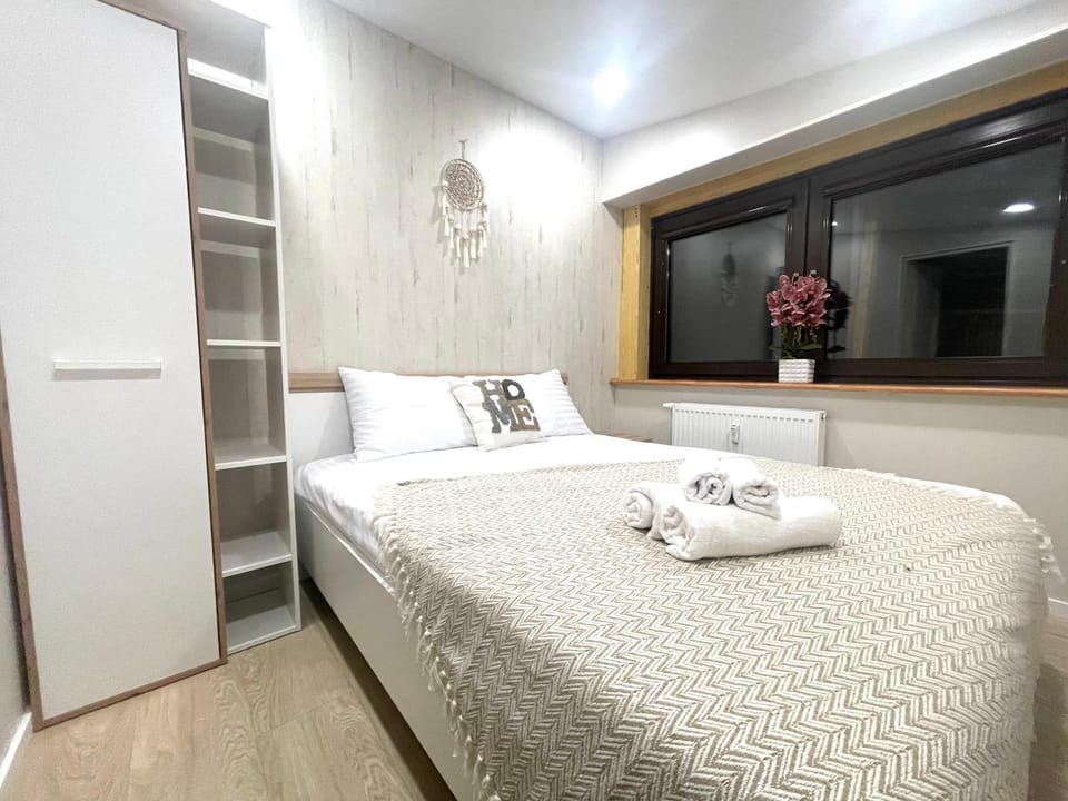 Bed, Photo of the whole room, Bedroom, towels, wardrobe