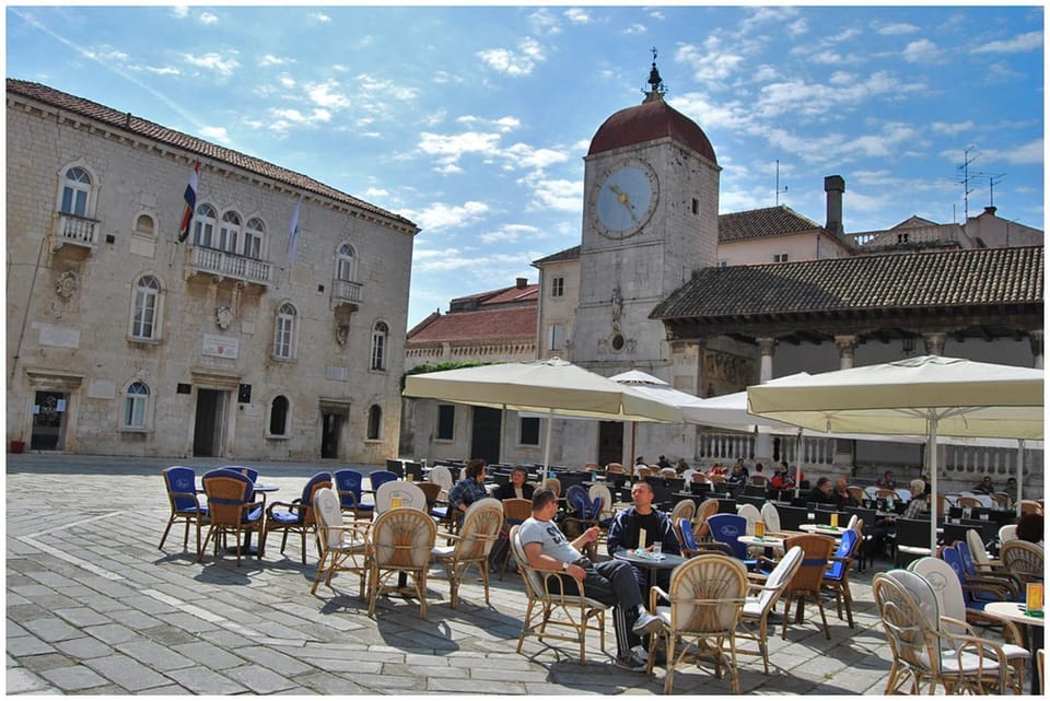 Patio, Day, group of guests