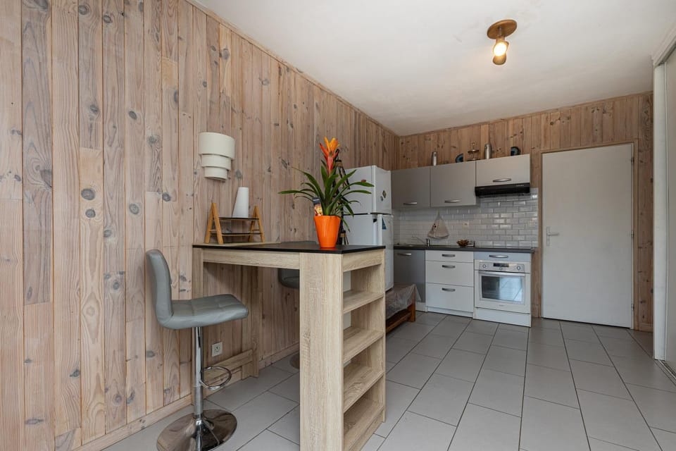 Kitchen or kitchenette, Living room
