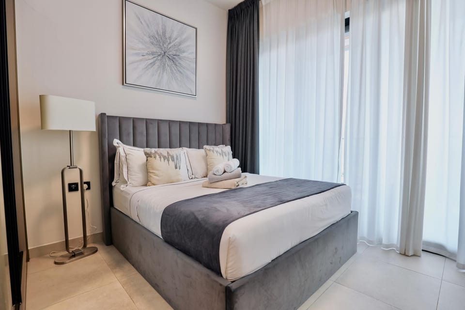 Stylish 1BR in Binghatti Canal, Business Bay Apartment in Dubai