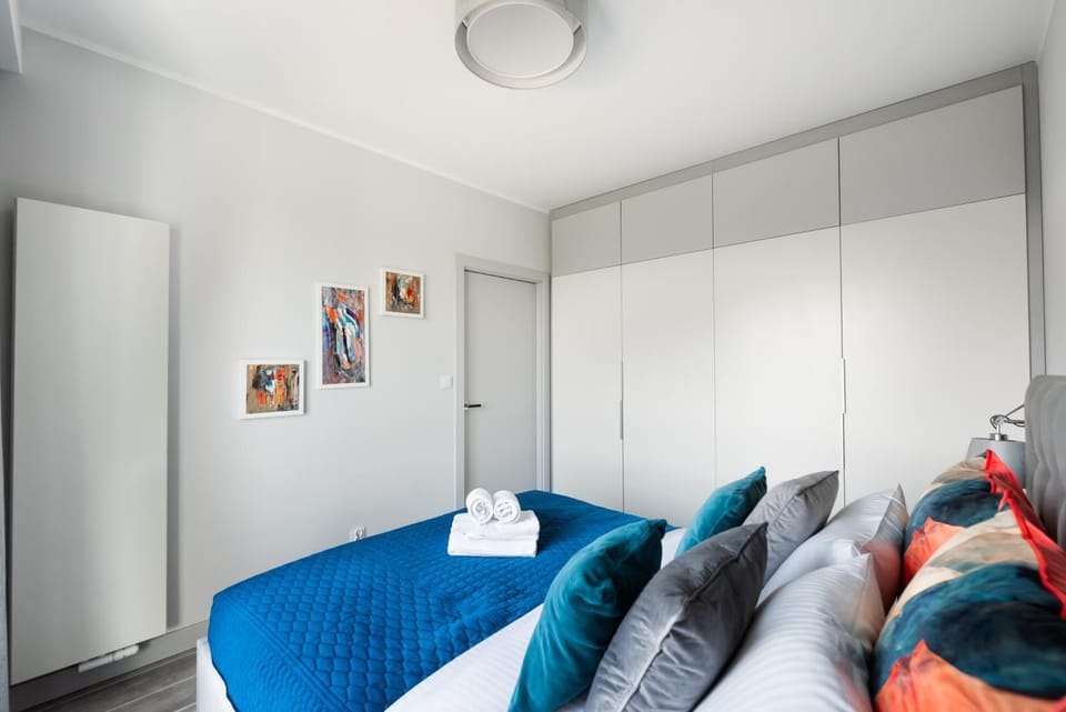 Bed, Photo of the whole room, Bedroom, towels, wardrobe