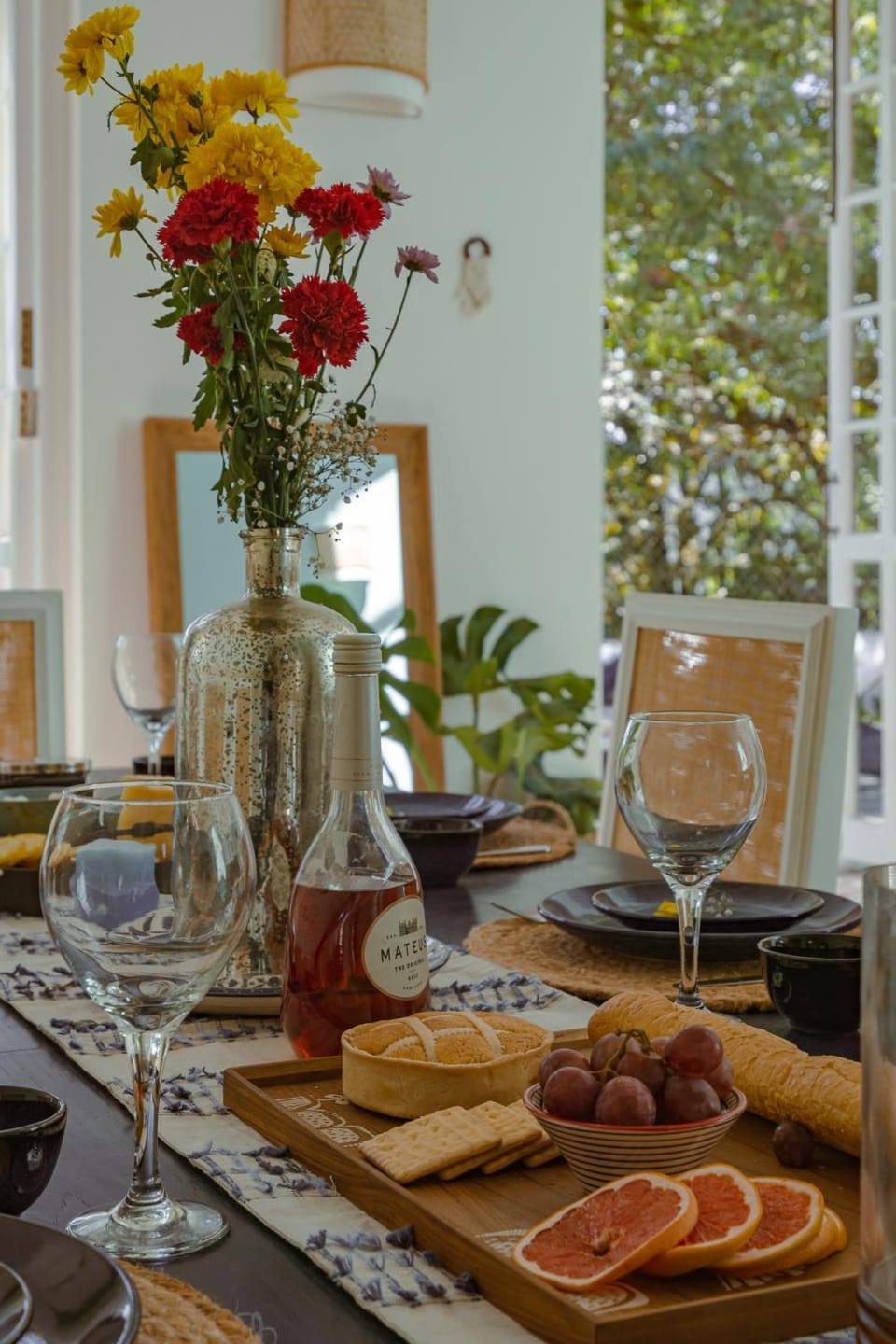 Food and drinks, Dining area, Food, Lunch, Dinner, Drinks, Alcoholic drinks