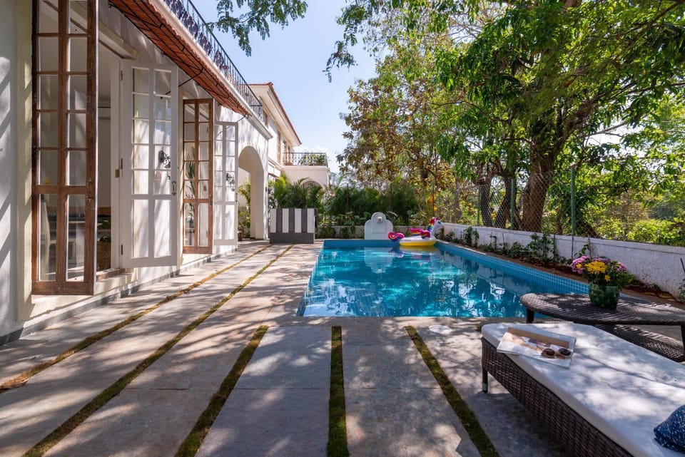 Property building, Garden, Garden view, Pool view, Swimming pool