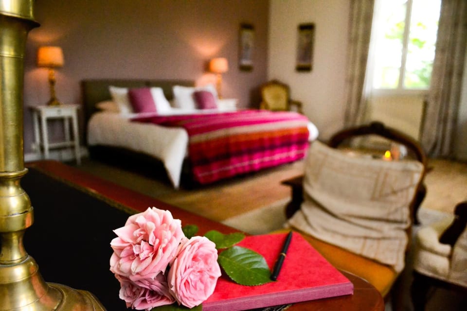 Bed, Decorative detail, Bedroom