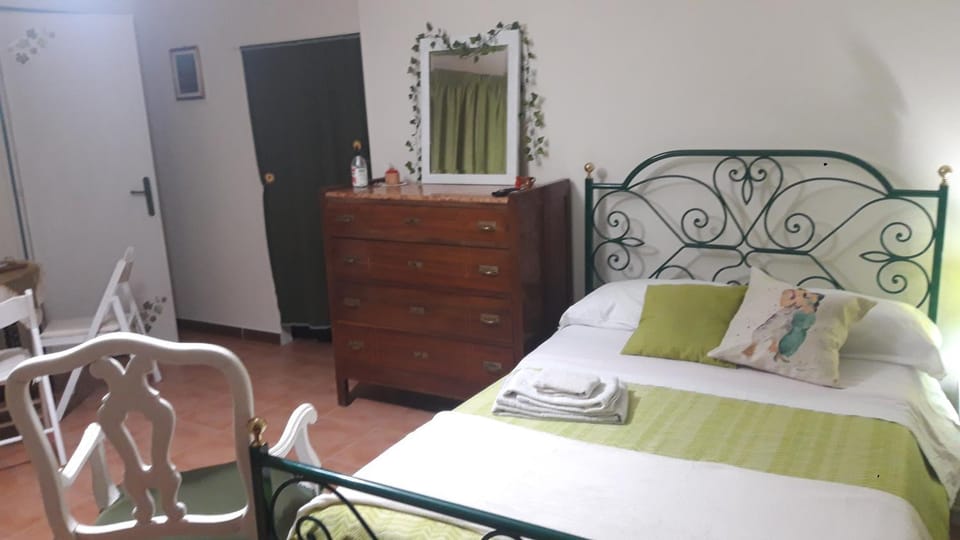 Bed, Bedroom, towels, wardrobe