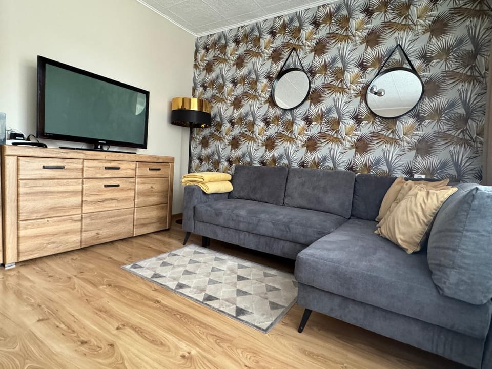 Communal lounge/ TV room, TV and multimedia, Living room, Seating area, Evening entertainment