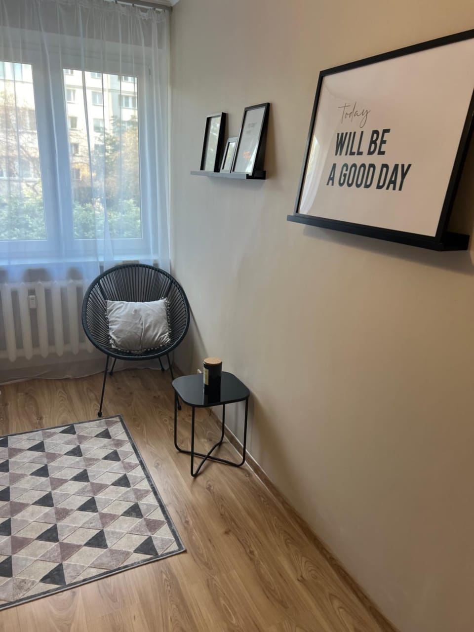 Seating area, Text overlay