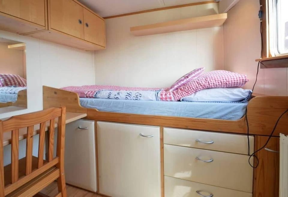 Houseboat Captain's Quarters in Harbour Amsterdam Docked boat in Amsterdam