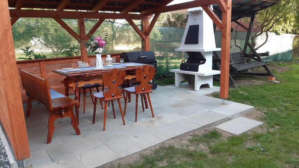 BBQ facilities, Garden, Seating area