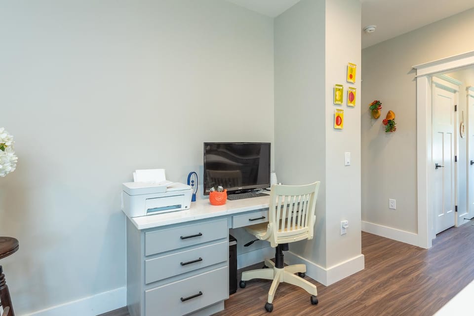 Owl's Roost Pet-Friendly, WIFI & Mountain Views! House in Black Mountain