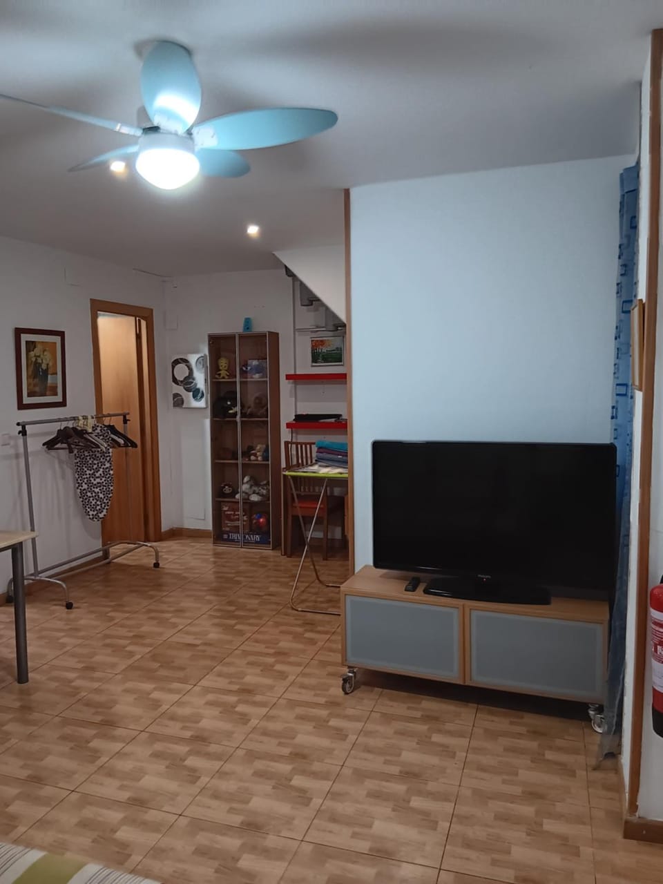 Communal lounge/ TV room, TV and multimedia, fireplace