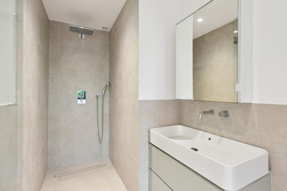 Bathroom, towels