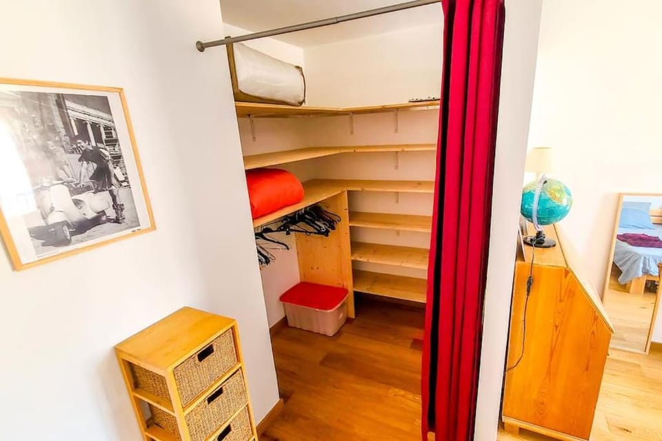 City center - Parking/Balcony Apartment in Villeneuve-lès-Avignon