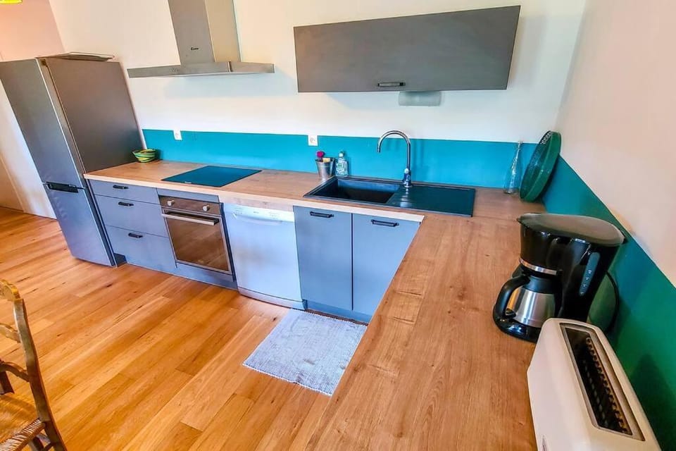 City center - Parking/Balcony Apartment in Villeneuve-lès-Avignon