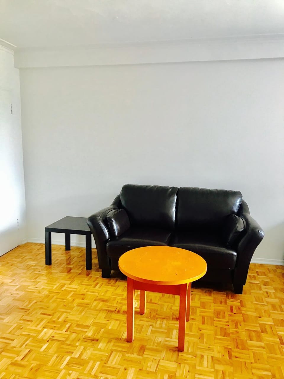 Stylish Montreal Apartment: Comfortable Stay in the Golden Square Mile Apartment in Montreal