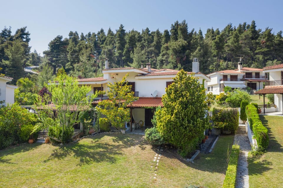 Property building, Facade/entrance, Garden