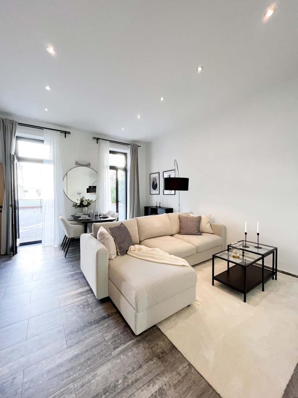 Bed, TV and multimedia, Kitchen or kitchenette, Living room, Photo of the whole room, Seating area, Bedroom