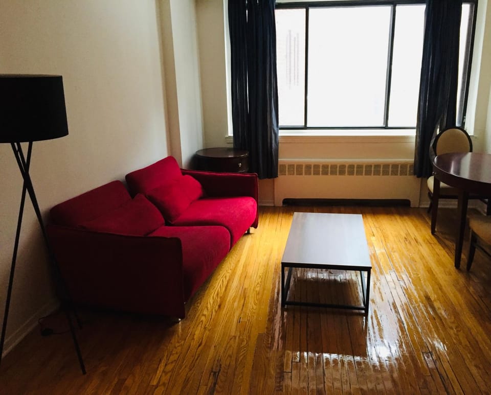 Stylish Montreal Apartment: Comfortable Stay in the Golden Square Mile Apartment in Montreal