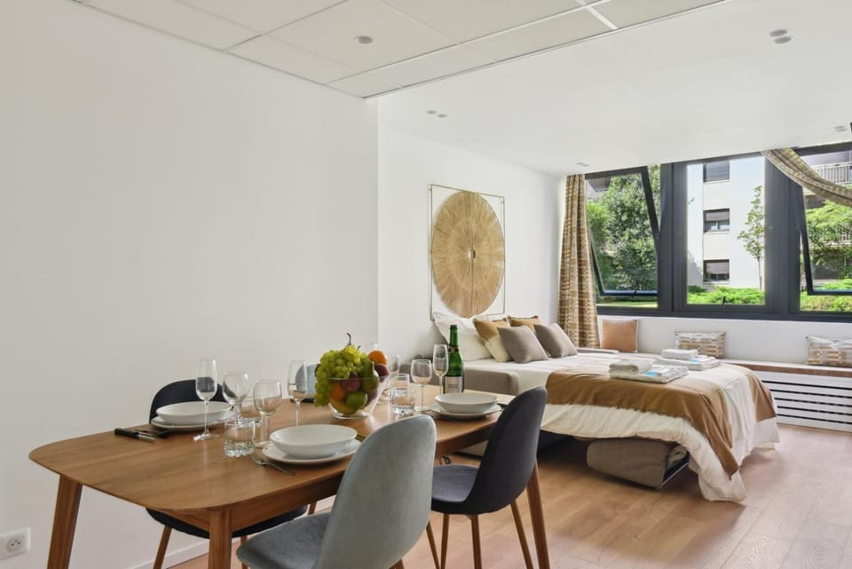 Bed, Living room, Dining area, Bedroom, towels
