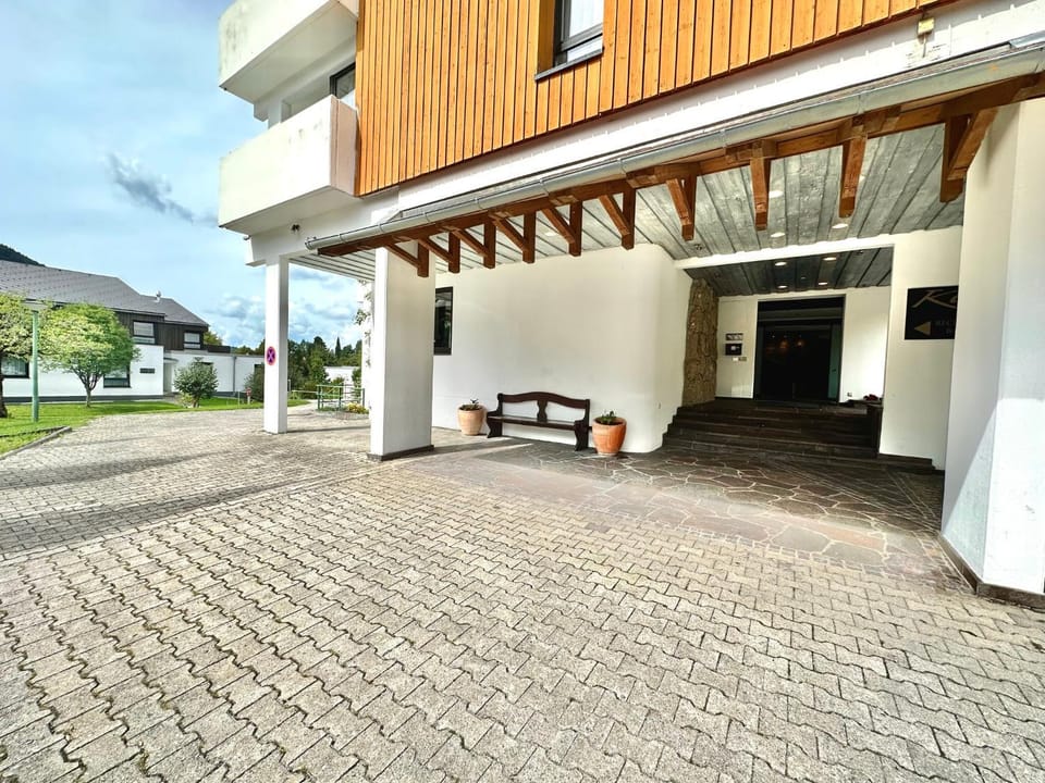Property building, Facade/entrance, Day