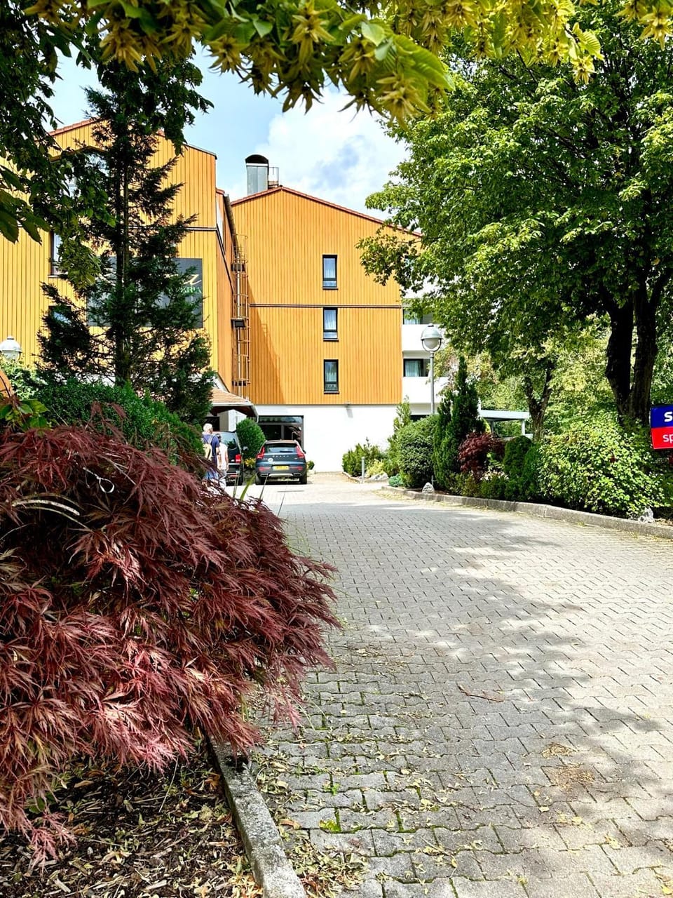 Property building, Spring, Day, Neighbourhood, Street view, Location, Parking