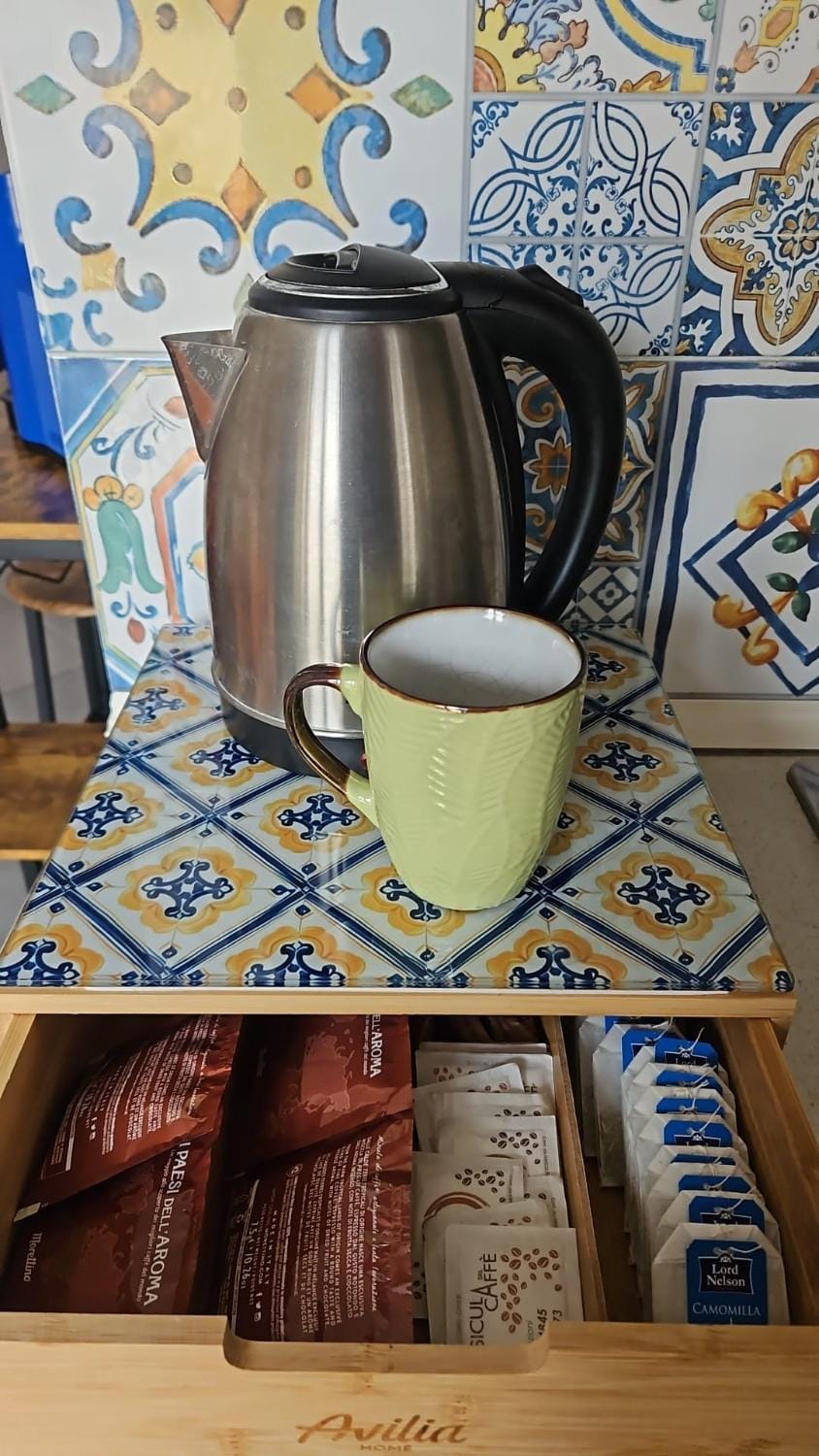 Coffee/tea facilities, Kitchen or kitchenette