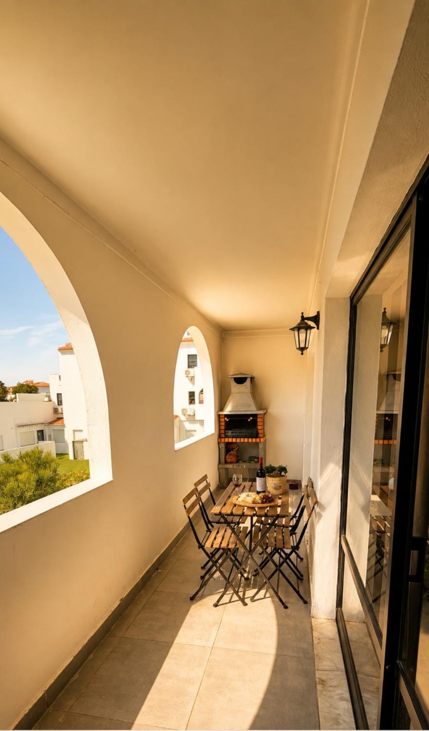 ENJOY POOL, BEACH and more at this nice 2bedroom apartment only 3 minutes from Mareta's Beach Apartment in Sagres