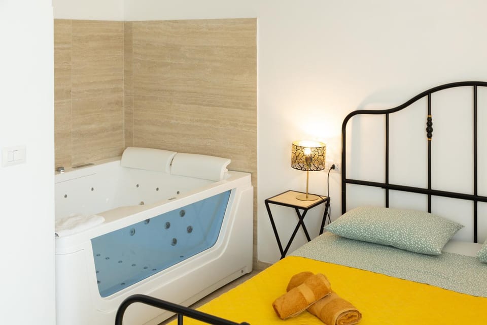 Maris Suite - Romantic Jacuzzi Apartment in Sardinia