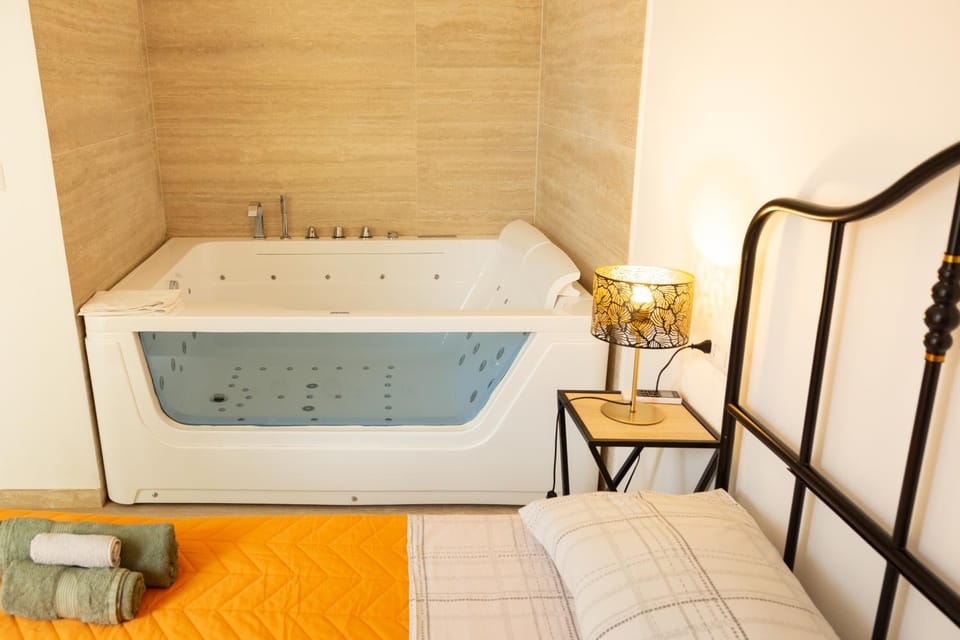 Maris Suite - Romantic Jacuzzi Apartment in Sardinia