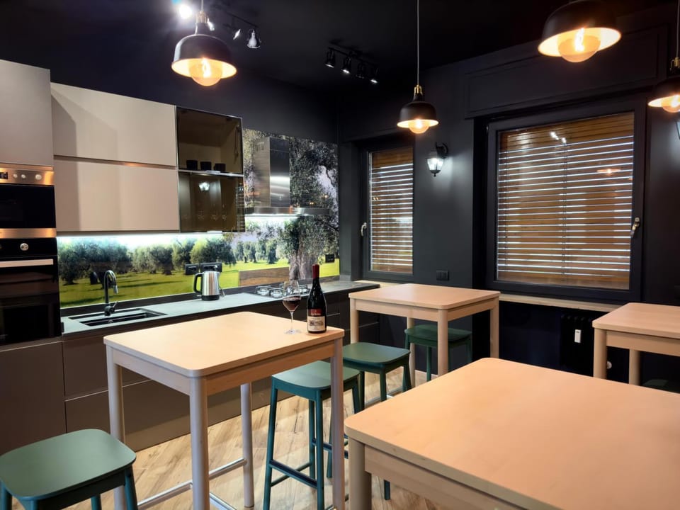 Kitchen or kitchenette, Living room, Dining area