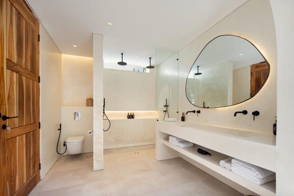 Shower, Toilet, Bathroom, towels