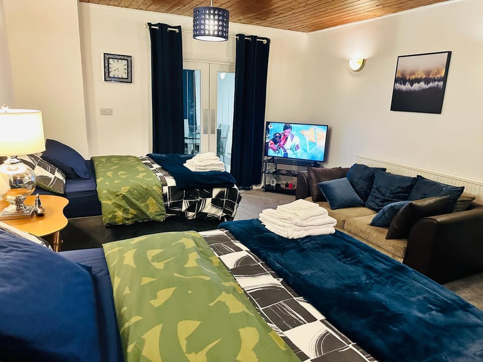 Modern 2 Bedroom Apt Derby City Apartment in Derby