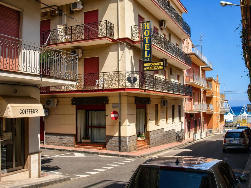 Property building, Street view, Location