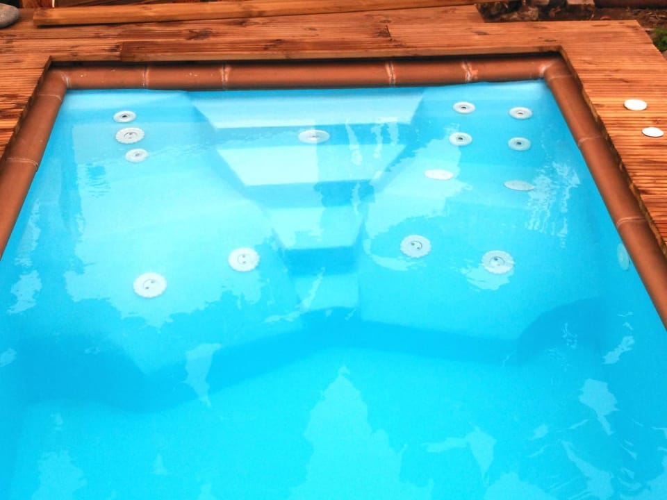 Hot Tub, Swimming pool