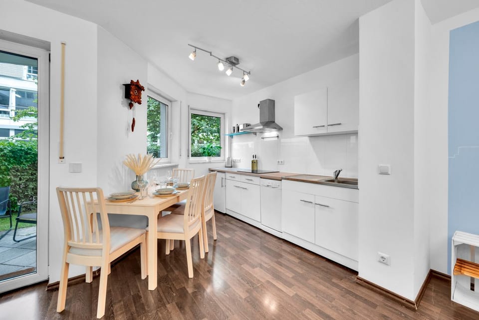 Kitchen or kitchenette, Dining area, dishwasher, stove