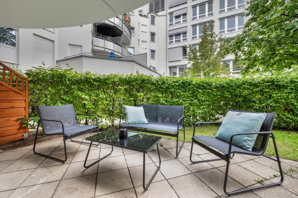 Property building, Patio, Day, Garden, Balcony/Terrace, Seating area, Garden view