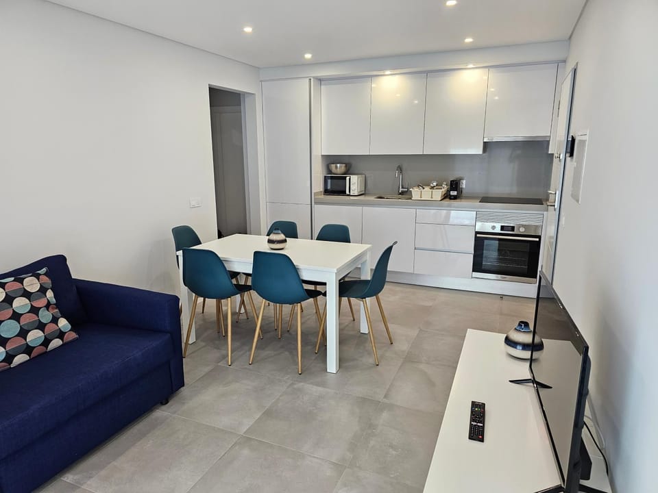 TV and multimedia, Kitchen or kitchenette, Living room, Dining area, minibar, pet friendly, stove