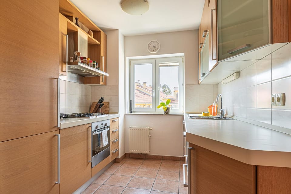 Kitchen or kitchenette, stove, kitchen, kitchen