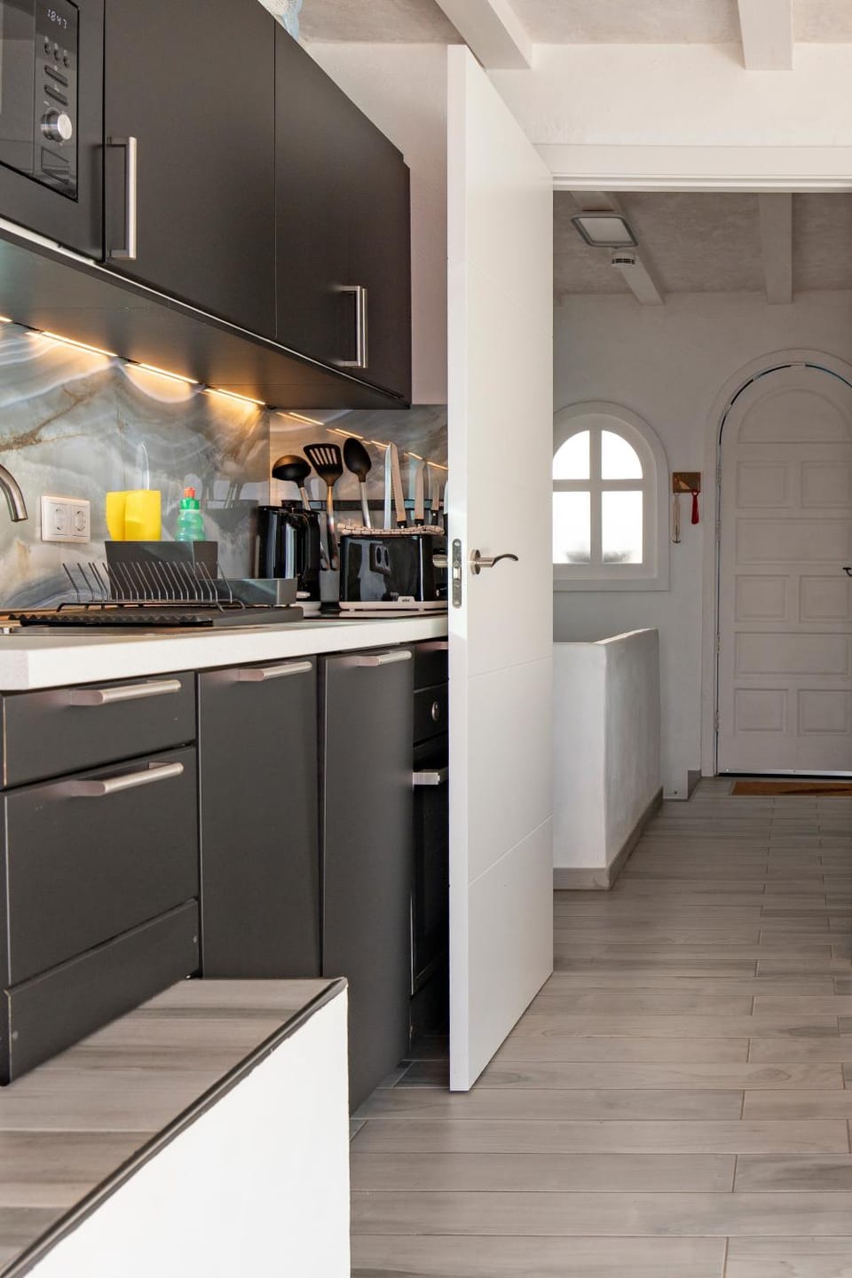Kitchen or kitchenette, dishwasher, stove, kitchen